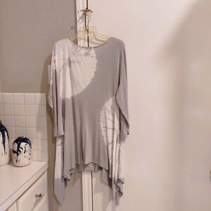 NWOT Belldini Gray and White Tie Dye Long Sleeved Flared Hem Tunic XL.